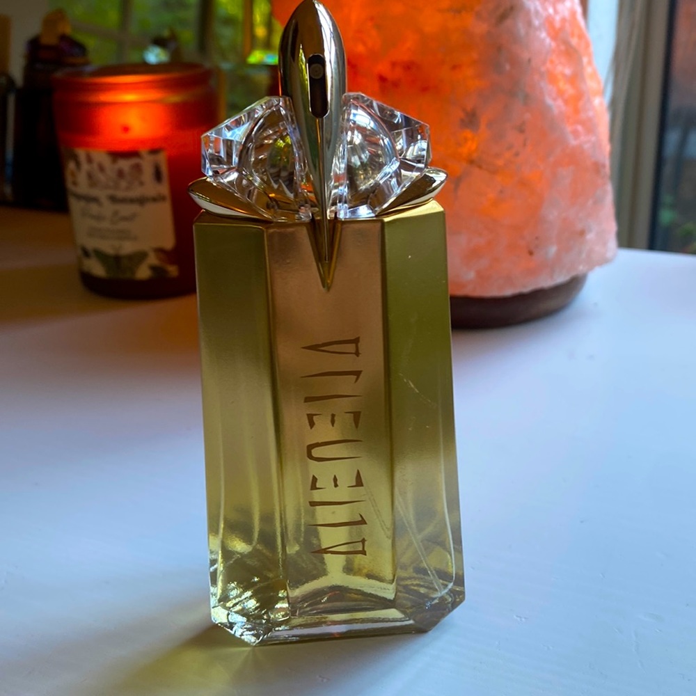 Alien goddess Thierry Mugler